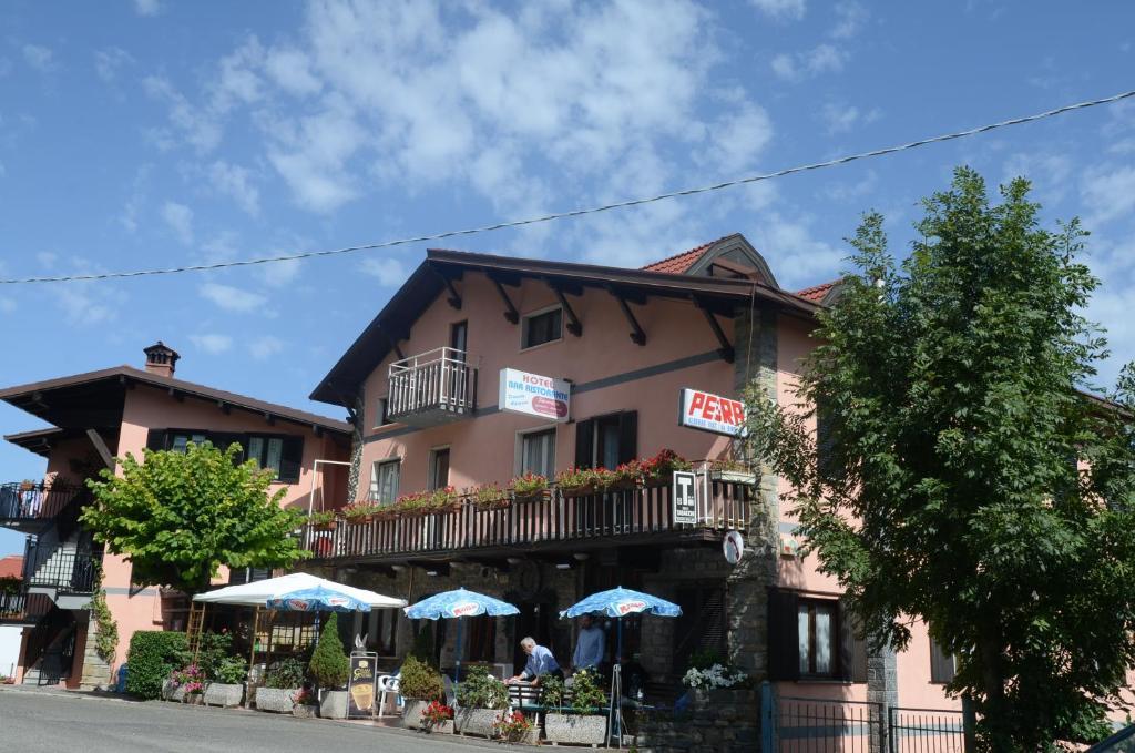 Albergo Ristorante Da Piercarlo Brallo Di Pregola Dış mekan fotoğraf