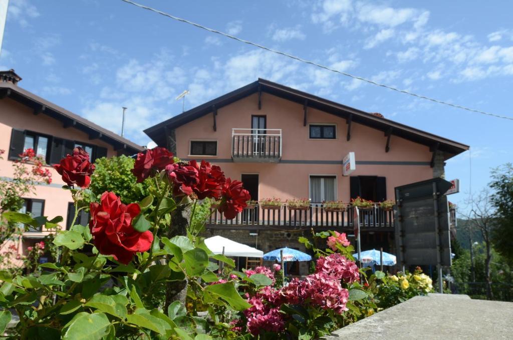 Albergo Ristorante Da Piercarlo Brallo Di Pregola Dış mekan fotoğraf