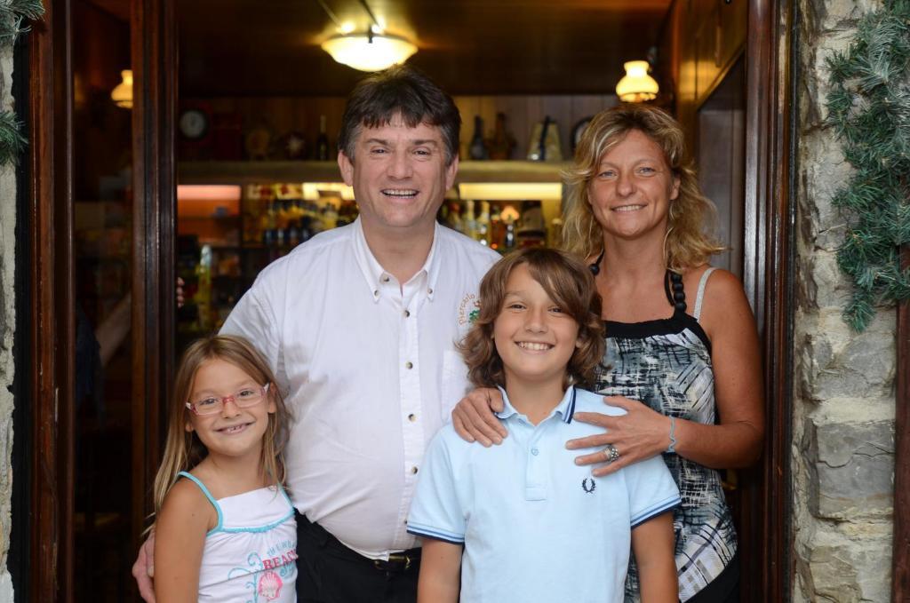 Albergo Ristorante Da Piercarlo Brallo Di Pregola Dış mekan fotoğraf